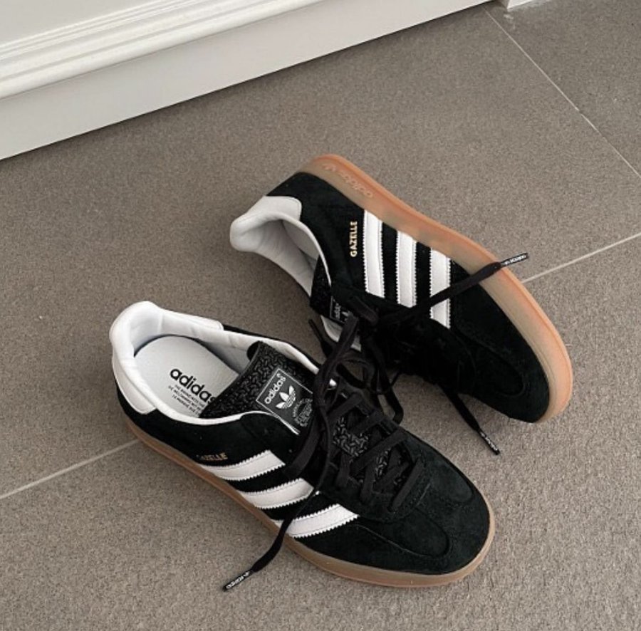 AliouBalde225's tweet photo. Les Adidas Gazelle Indoor "Black Gum" ♠ 120€
Je l'offre a mon 1000ème ABONNÉS https://t.co/i2Ws5sfLiY