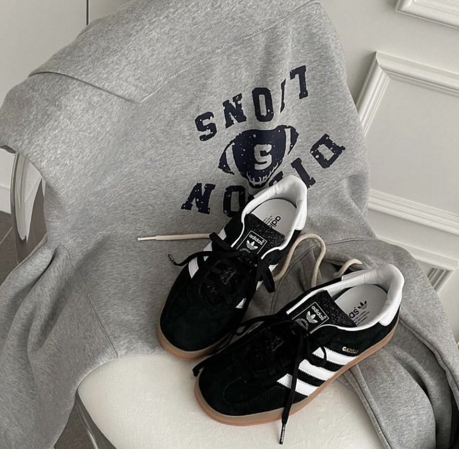 AliouBalde225's tweet photo. Les Adidas Gazelle Indoor "Black Gum" ♠ 120€
Je l'offre a mon 1000ème ABONNÉS https://t.co/i2Ws5sfLiY