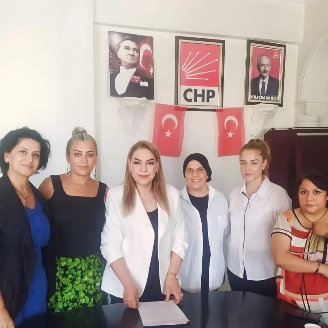ChpIlkadin's tweet photo. CUMHURİYET HALK PARTİSİ KADIN KOLLARI’NIN
OKULLARDA ÜCRETSİZ ÖĞÜN VERİLMEMESİNE İLİŞKİN 
BASIN AÇIKLAMASI
20.09.2023
Bugün 81 il, 973 ilçede Kadın Kollarımız ile eş zamanlı basın 
açıklaması yaparak okullarda olmazsa olmazımız olan ücretsiz öğün  talebimizi haykırıyoruz. https://t.co/d711umUb5y