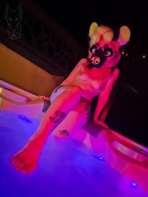 📸 Set 60 Okpara 💜 Second part in hot tub 🔞 Warm water for warm moment 😌  With @NooKahli   More photo