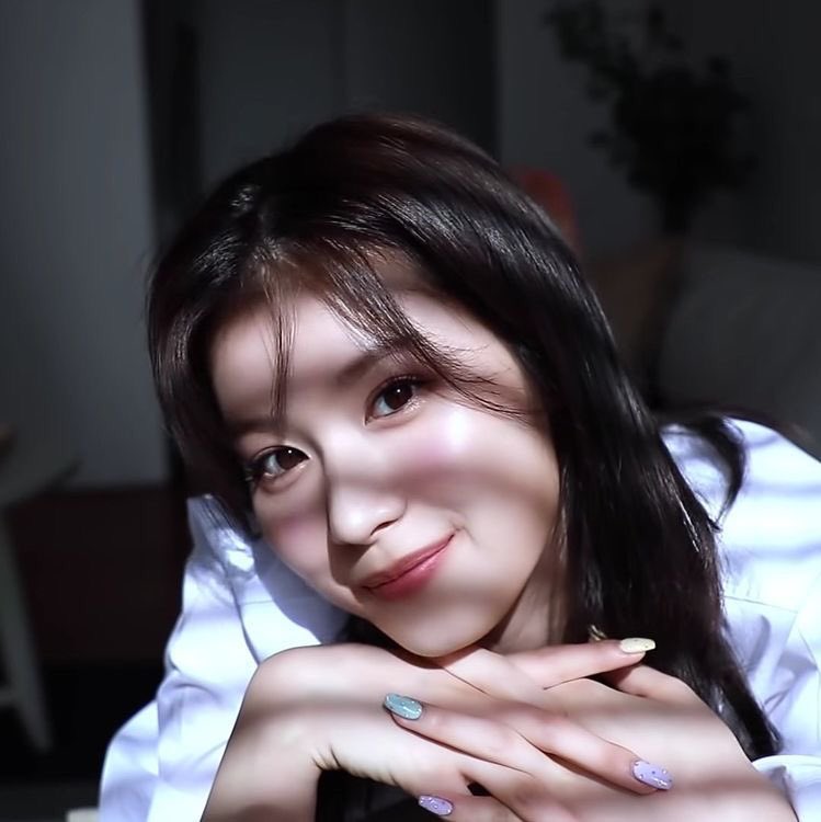 사나 tweet media