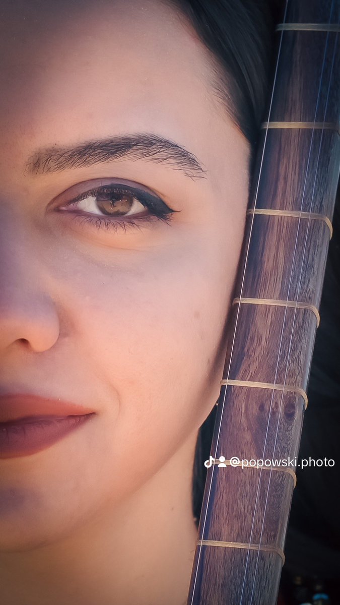 A woman and her Tanbur. 
#popowskiphoto #photographer