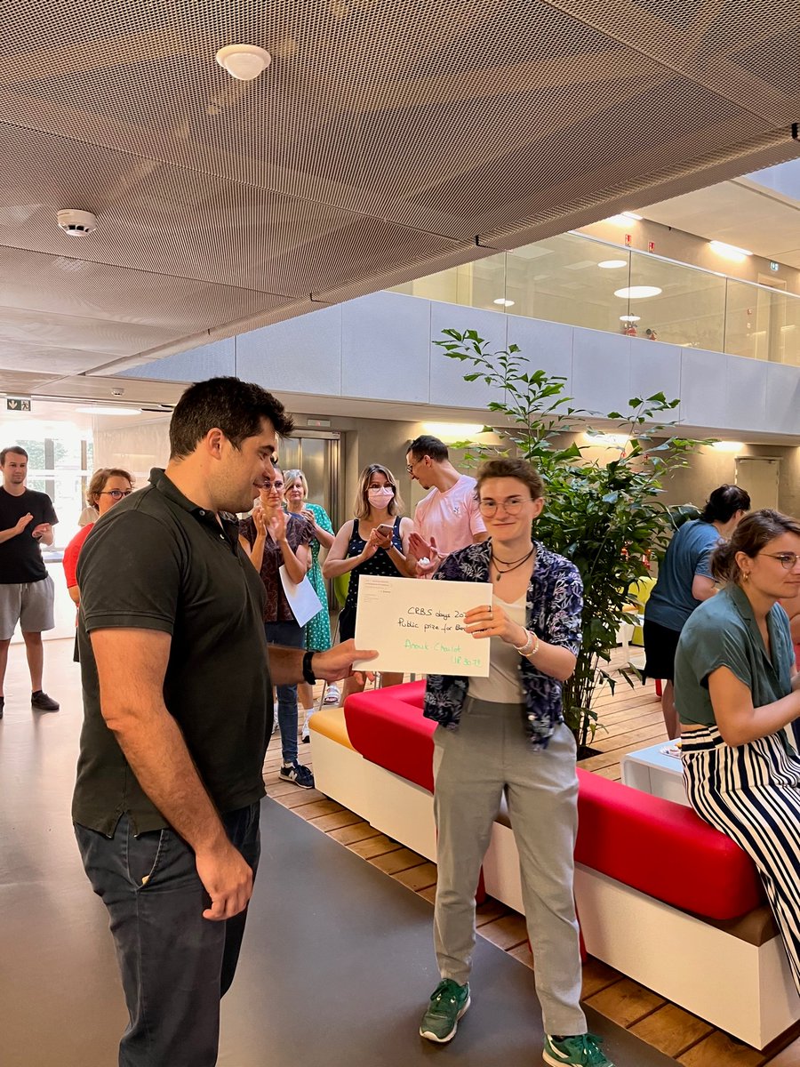 Back to the lab ! A convivial get-together at the #CRBS #Casc
With prize-giving for the #CRBSdays best presentations and posters 😊 🎁 
Congrats Anne-Laure Charles, Anouk Charlot, Chloé Guilbaud-Chéreau, Olga Roman