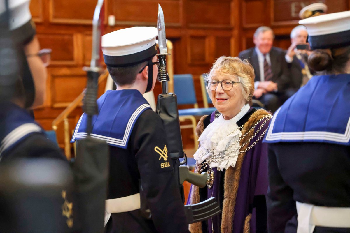 Today marked a very special occasion. We celebrated the @RoyalNavy's 60th anniversary of receiving the Freedom of City award🎖️ Up to 100 personnel gathered in the Guildhall with the @RMBandService for a ceremony in front of the Deputy Lord Mayor. 📸L Phot Baz Swainsbury