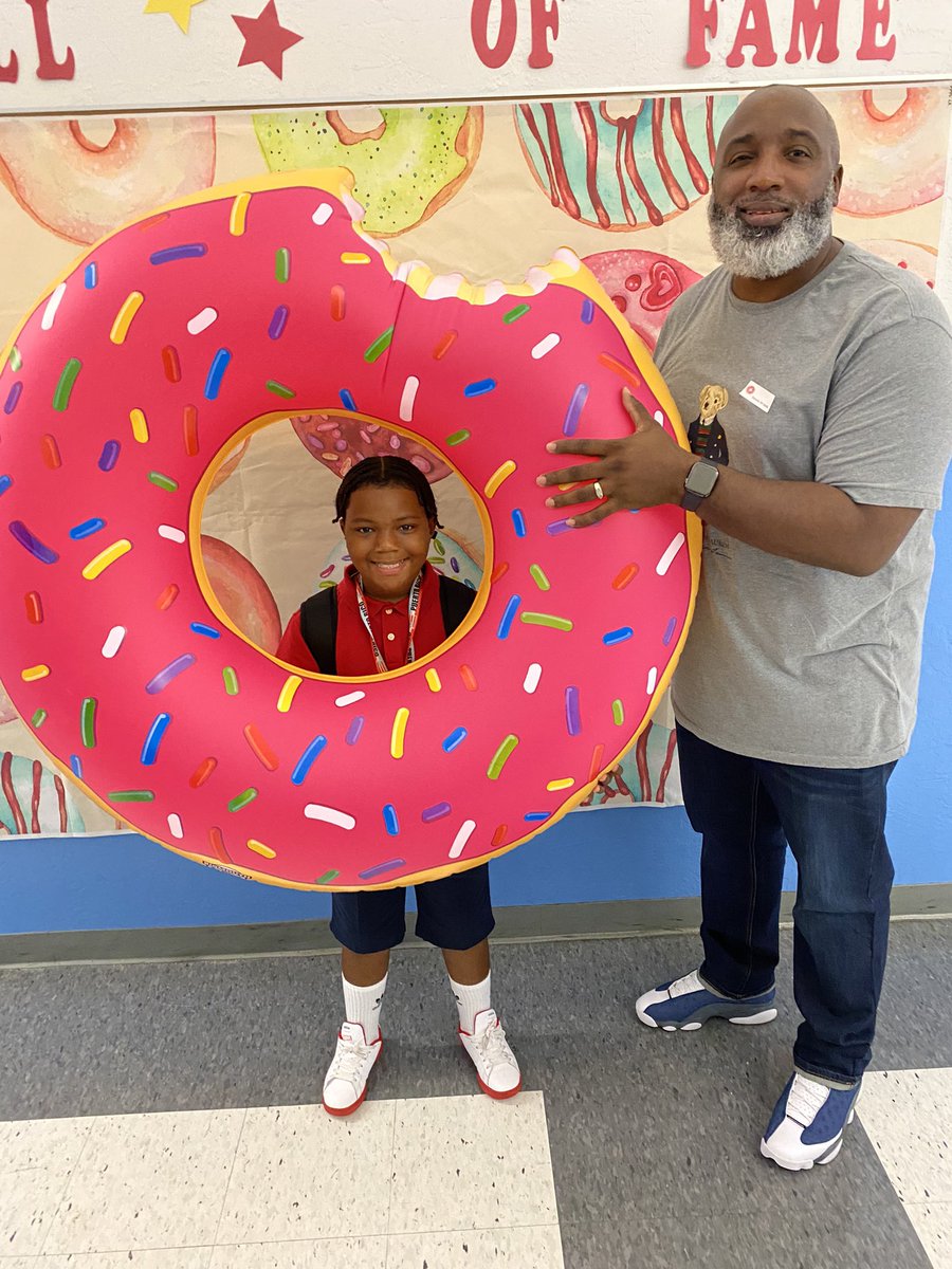 VeroBeach44's tweet photo. Great turn out at Treasure Coast as usual and awesome turn out at Sebastian Middle. @TCEpirates @IRCSchools @SRMSCowboys #Donutswithdad #Donuts https://t.co/HXlHBZfdka