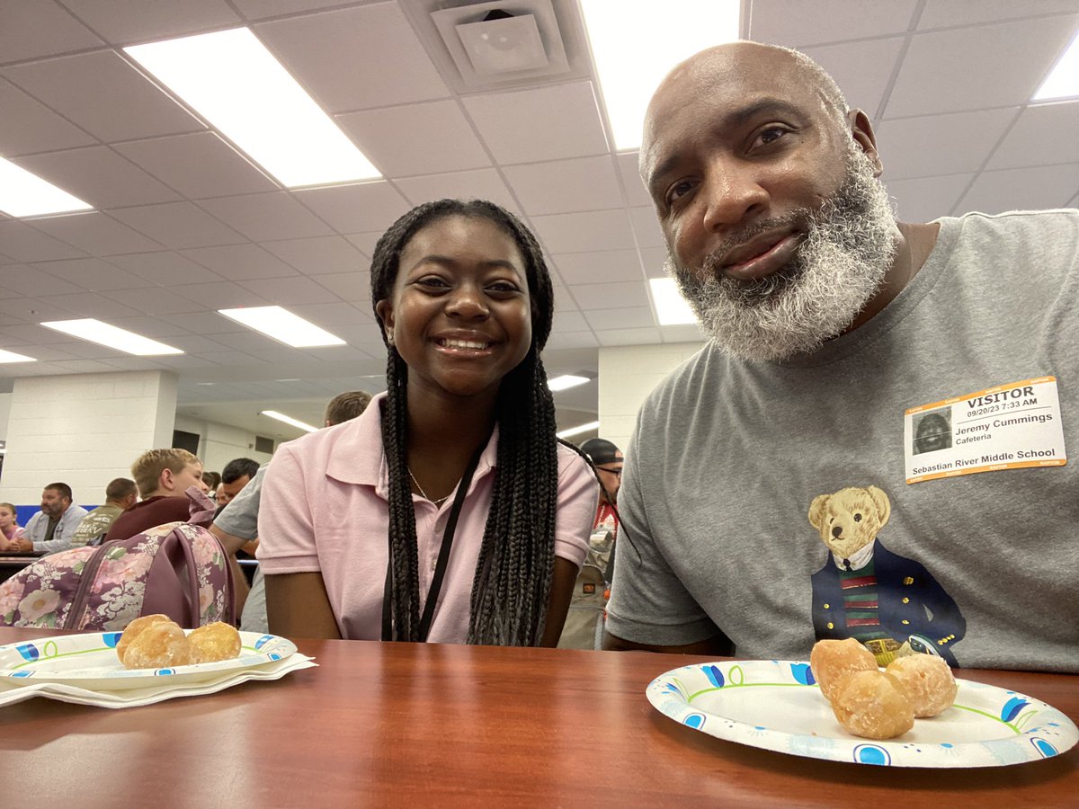 VeroBeach44's tweet photo. Great turn out at Treasure Coast as usual and awesome turn out at Sebastian Middle. @TCEpirates @IRCSchools @SRMSCowboys #Donutswithdad #Donuts https://t.co/HXlHBZfdka