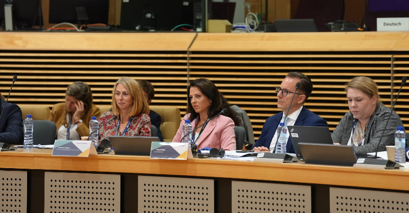 EUHomeAffairs's tweet photo. ❗️ #Corruption is a global threat against society and erodes trust in our institutions.

Today, Commissioner @YlvaJohansson hosted the first meeting of the EU network against corruption in Brussels.

With our #AntiCorruption package, we are stepping up at national and EU level 👇