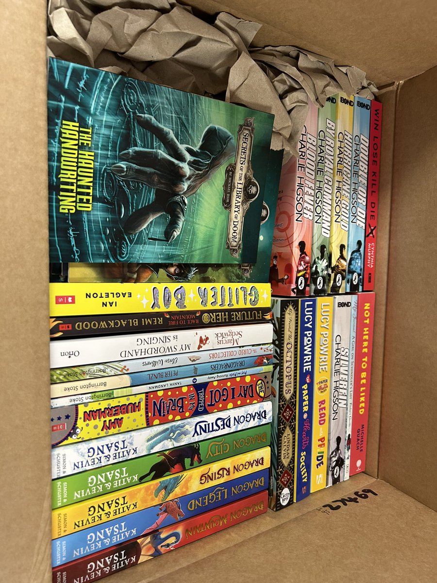 HPHighLibrary's tweet photo. @HouseLaburnum such a great selection of books, half price on approval! Love the anticipation of waiting for these boxes to arrive! The best selection yet! 📚😊👍👌 https://t.co/8ohysb41qV