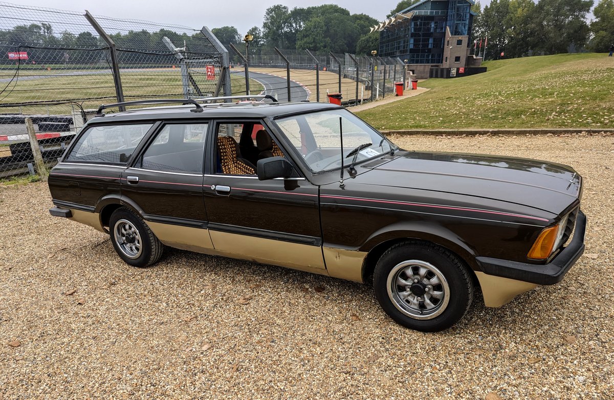 TOGTanner's tweet photo. I forgot that i took some pics while i was working at #BrandsHatch #FordPowerLive on Sunday, Doh!! so im going to post some 😀Anyone a fan of the #Ford #Cortina estate? odd looking bonnet mascot https://t.co/EQIRpenmIV