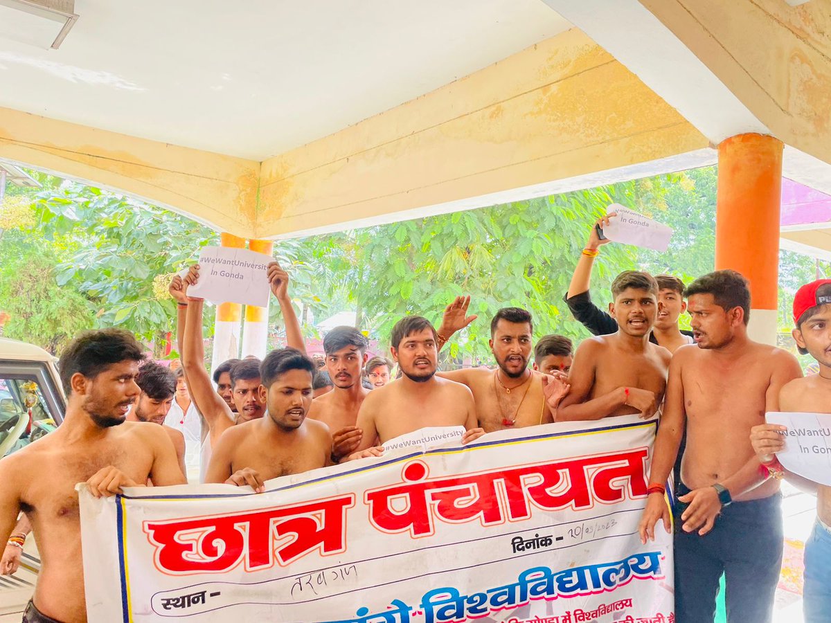 satish_up43's tweet photo. #WeWantUniversity
#19thDay
आज तरबगंज तहसील में अर्धनग्न होकर छात्रों ने गोंडा में विश्वविद्यालय स्थापना को लेकर मुख्यमंत्री को संबोधित ज्ञापन उप जिला अधिकारी को सौपा गया ।
#MYogiAdityanath #DMGonda https://t.co/MqKWFK15zN