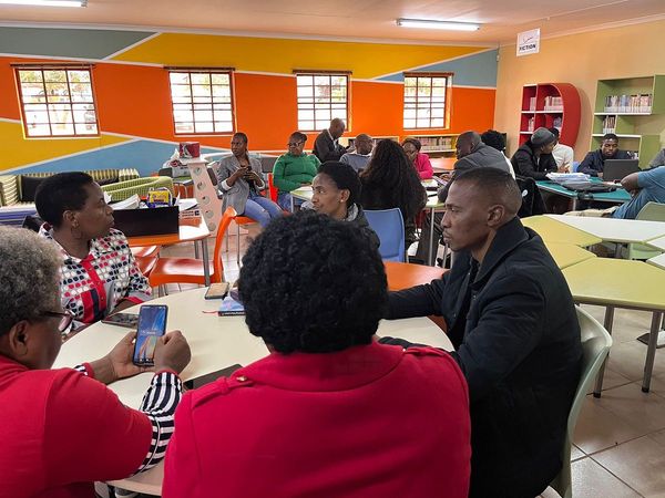 BellamatrixF's tweet photo. Take a peak of what's happening at our schools... All is excellent.
#Dbe #milfree1 #digitalskills #digitalaccess #Bellamatrixf #bellamatrixfoundation https://t.co/EhYfpvAurW