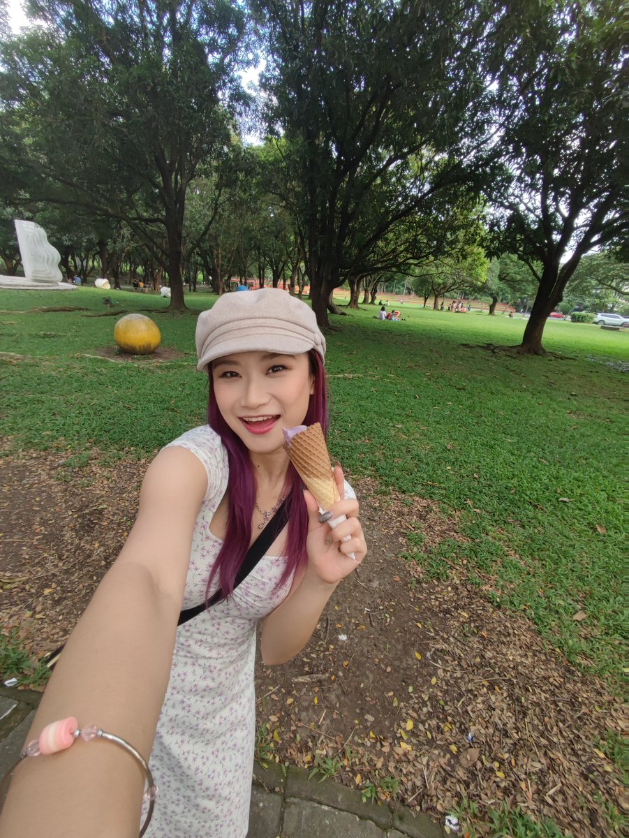 rocher13_'s tweet photo. Si bossing feel ko may gusto siya sa akin 🫢😂 
Pre-save link: https://t.co/g6O5T4wdNr ❤️ #YARA_BakitPapa #YARA_PH #YARA_Comeback https://t.co/l6ORhNJFD3