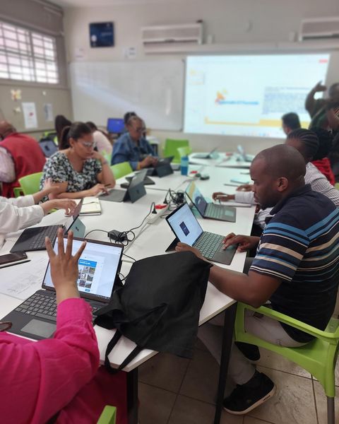 BellamatrixF's tweet photo. Training on Curriculum Integration
The exceptional session 📷📷
#fcdo #LDoE #Dbe #milfree1 #digitalskills #digitalaccess #Bellamatrixf #UkinSA #bellamatrixfoundation https://t.co/GnXhMuvLz6