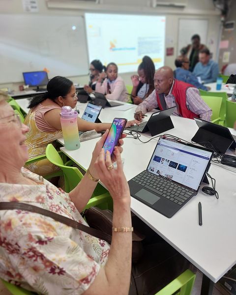 BellamatrixF's tweet photo. Training on Curriculum Integration
The exceptional session 📷📷
#fcdo #LDoE #Dbe #milfree1 #digitalskills #digitalaccess #Bellamatrixf #UkinSA #bellamatrixfoundation https://t.co/GnXhMuvLz6