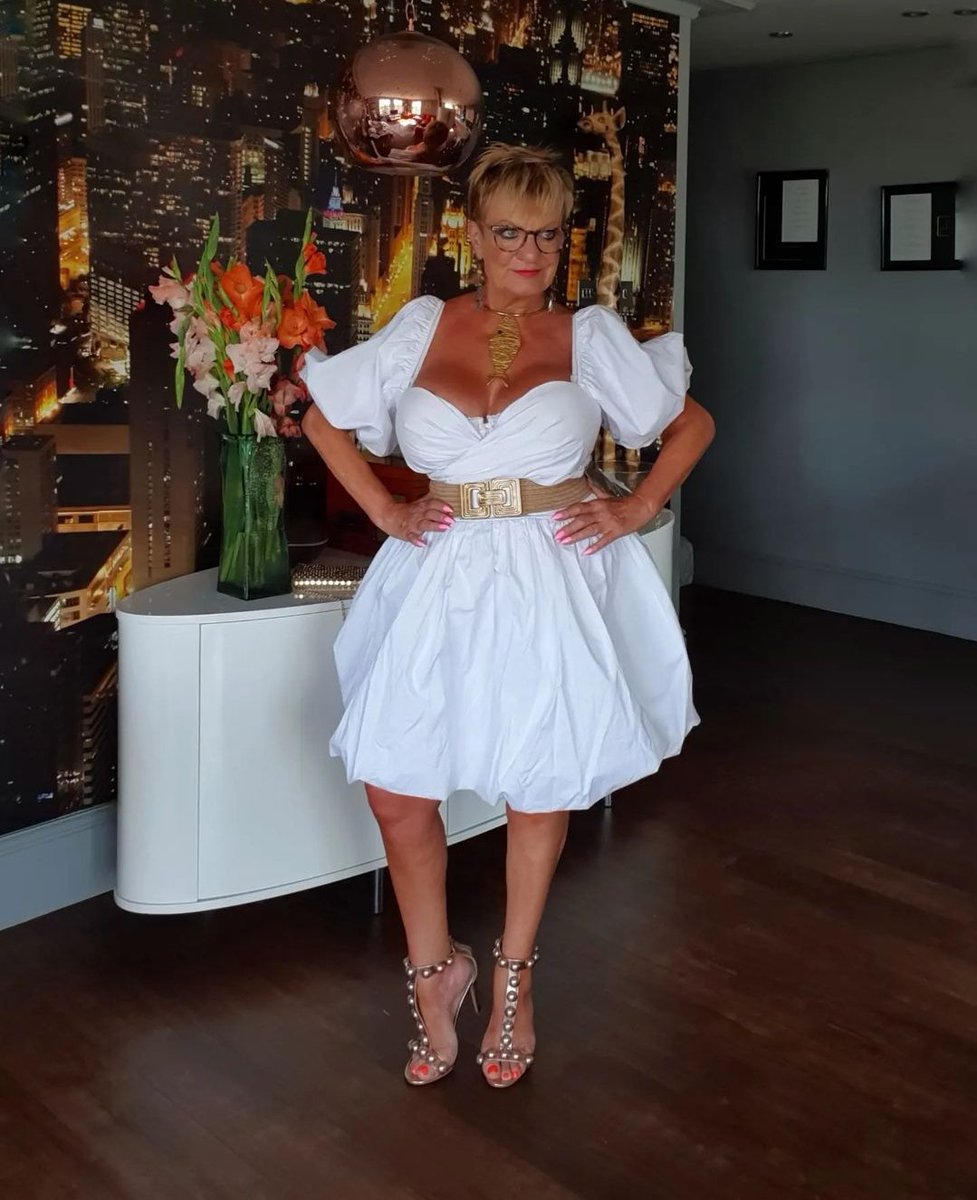 ja_nesnewshoe's tweet photo. Puff Ball White ........🤍🤍🤍

#saturdaydress #saturdaystyle #stylewhite#puffballdress #ootd#whitedress #mystylemyway #mystylediary #myweekend #sharemysummerstyle #sharemysquare #sharemylook #sharemytargetstyle #dressoftheday #janeshoelibrary

~~>https://t.co/av1TpsSXz5 https://t.co/0QjX2w98mT