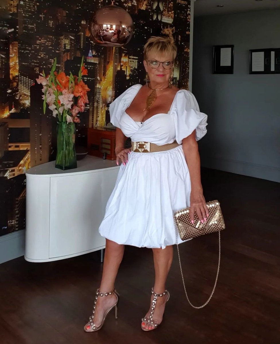ja_nesnewshoe's tweet photo. Puff Ball White ........🤍🤍🤍

#saturdaydress #saturdaystyle #stylewhite#puffballdress #ootd#whitedress #mystylemyway #mystylediary #myweekend #sharemysummerstyle #sharemysquare #sharemylook #sharemytargetstyle #dressoftheday #janeshoelibrary

~~>https://t.co/av1TpsSXz5 https://t.co/0QjX2w98mT
