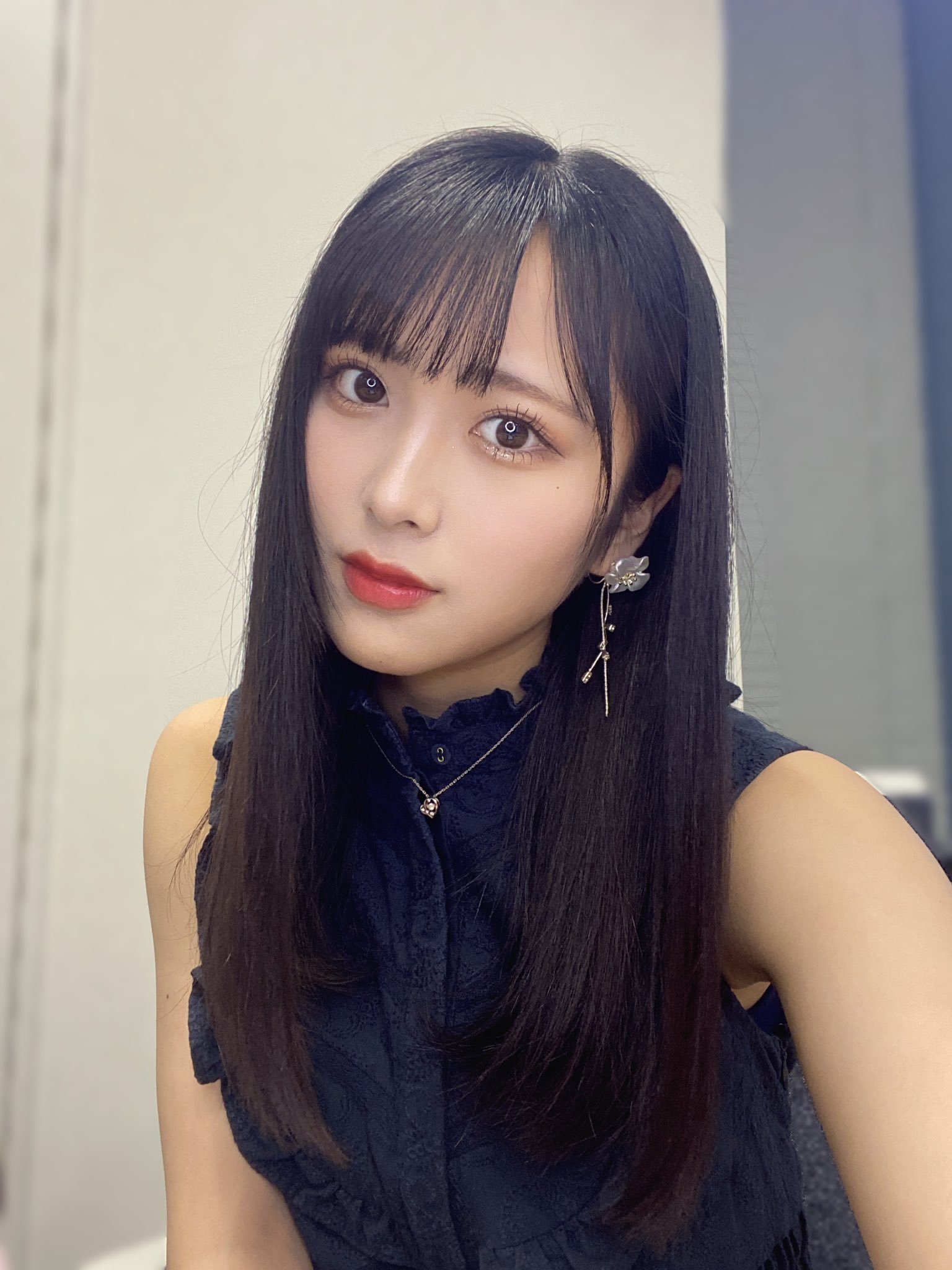 逢田珠里依ダイナー衣装コンプ FruVIWOaEAEgxss.jpg