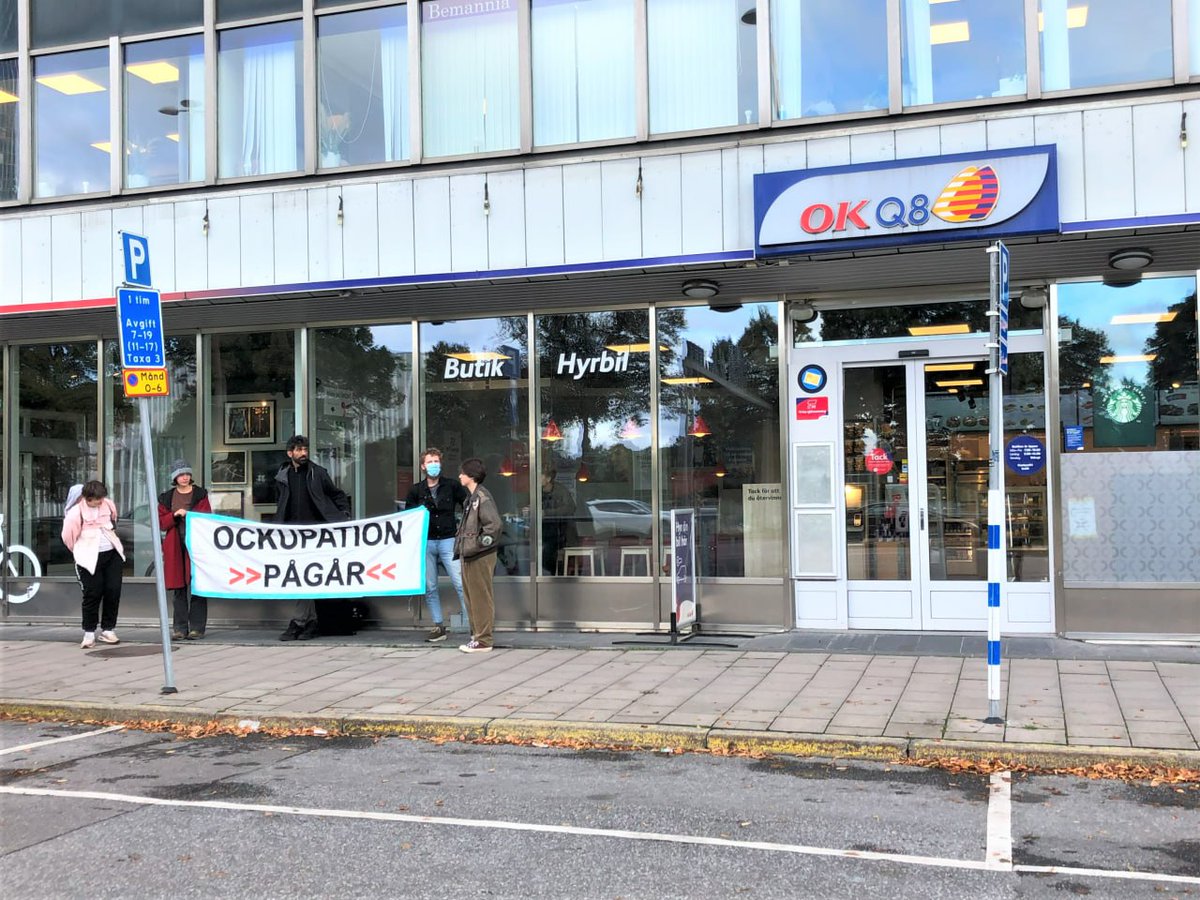 ExtinctionR_SV's tweet image. JUST NU: Ta tillbaka framtiden @TTFramtiden  genomför en ockupation av OKQ8:s huvudkontor i Sverige. #WeekOfAction