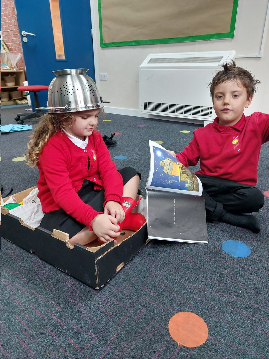 brandesburton_p's tweet photo. We have had lots of fun in EYFS acting out the story of Whatever Next by Jill Murphy! #offtothemoon https://t.co/a1D4u0tMsO