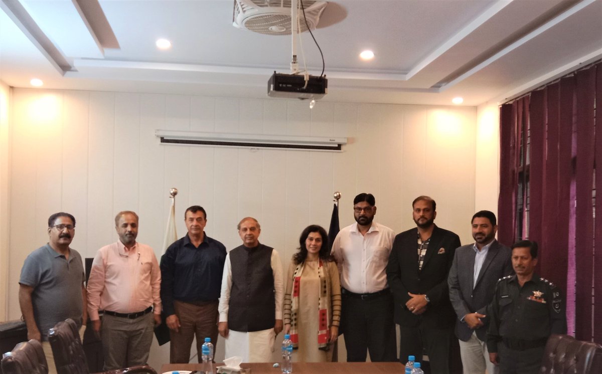 IPRE_Customs's tweet photo. Mr. Alex Arena Global Security and Brand Protection Head @Unilever Australia and South Asia and Mr. Shehzad Gul Regional Security Head called on Beelam Ramzan Director IPRE Lahore @Pak_Customs for furthering  mutual  collaboration.
@mukarram_ansari
@oicci_pakistan https://t.co/6mF30do3rM