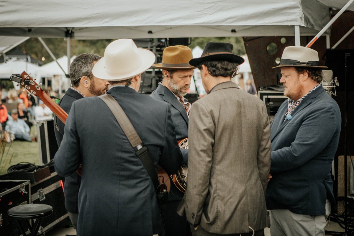 RummansRenee's tweet photo. 🎶 Behind the Scenes Magic! 🌟 Volunteers backstage had the privilege of listening to the Steep Canyon Rangers doing their warm-up harmonies before they hit the Creekside Marketplace and Pavilion stage at the 2023 festival. 😍🎻 #SteepCanyonRangers #HarmonyMagic #BehindTheScenes https://t.co/G58AMeKJ40