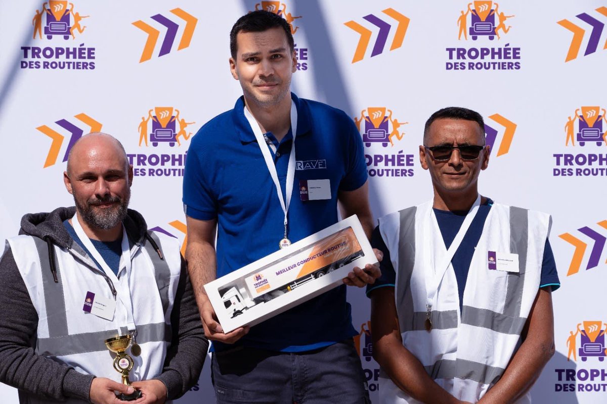 🏆 Les podiums du Trophée Des Routiers 🏆

Aujourd’hui, nous vous présentons les gagnants de la dernière épreuve régionale d’#Amiens👇

🥇Yannis KABKOUB, Groupe Rave
🥈Grégory PRUVOST, CL Nord
🥉Djamel BOUHASSOUNE, Kuehne+Nagel

#Routier #Routière #TDR2023