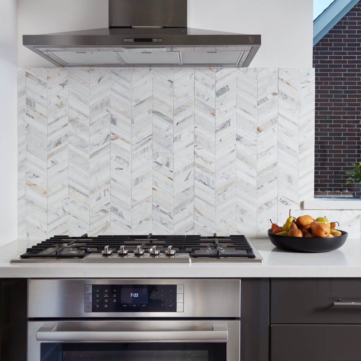 ArizonaTile's tweet photo. Get creative with Chevron's classic design to add a touch of elegance to any space. Available in six colors, it's stunning on backsplashes, floors, or as an accent piece.
Click here to learn more: https://t.co/x3wJf3bCLu
#chevrontile #arizonatile #marblebacksplash https://t.co/GigOyv9sul