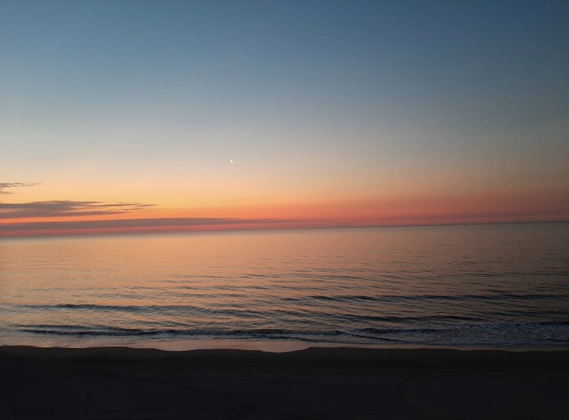 SandbarMB's tweet photo. Feet in the sand, eyes on the ocean, out of sight, out of mind, book with us today https://t.co/ngAynfLtie #sandbarbywyndham #wyndham #myrtlebeach #ocean https://t.co/2qCYPwwbzT