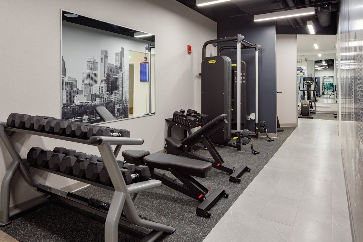 PHLFoodandShops's tweet photo. Did you know you can get a workout in while you wait for your flight? @ROAM_Fitness in Terminal F is open daily from 7 am - 7 pm and features a full-service gym equipped with free weights, treadmills, a sauna and more. Day passes and memberships are available #WorkoutWednesday https://t.co/ZkLGU7pnIJ