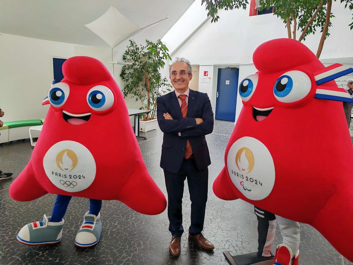 Ih2ef's tweet image. 🏁 L’année de formation des personnels d’encadrement de la promotion #ColetteBesson est officiellement lancée à l’occasion de la cérémonie d’ouverture.
👏 Plus de 1 200 personnels réunis à l’institut ou connectés à distance. Bienvenue à toutes et tous
🏅🏃‍♂️Une année sous le signe…