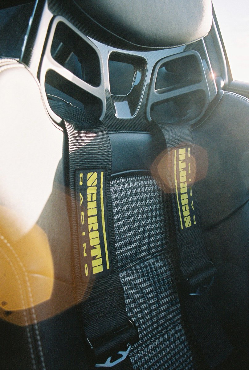 BaanVelgen's tweet photo. Capturing the interior of our Porsche 991 GT3 RS. With its alcantara details, pepita seat inserts by Manthey and lets not forget the true classic 918 carbon bucket seats.

#Manthey #Pepita #PorscheGT3RS #Porsche991 #PorscheInterior #Alcantara #CarbonBucketSeats https://t.co/BQT9dq75kx