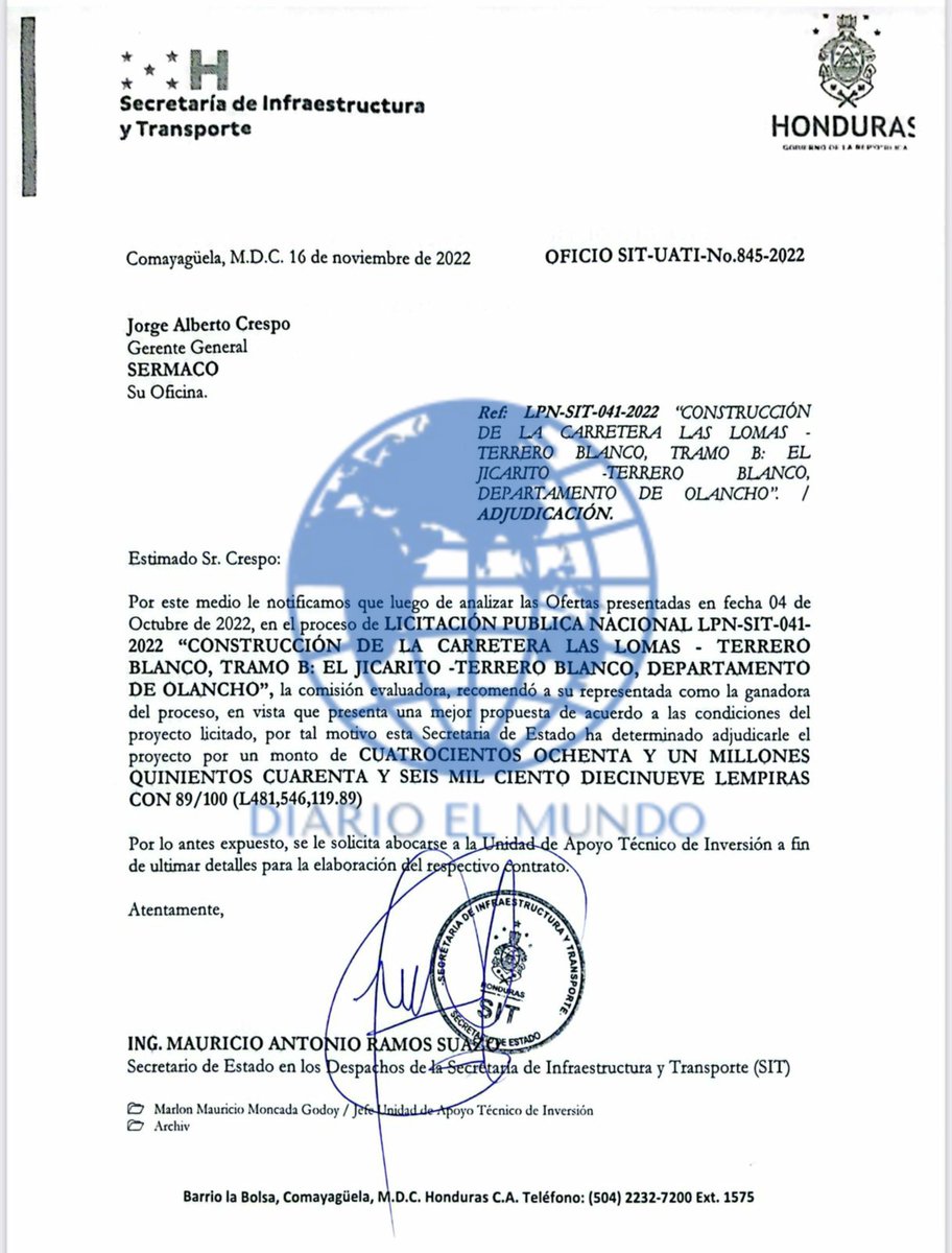 DiarioElMundo's tweet photo. Denuncian abuso de poder de la ministra de Finanzas, Rixi Ramona Moncada @riximga le pavimentan calle que conduce hacía su finca en Las Lomás, El Jicarito, Olancho. https://t.co/ugs3eCCSOV