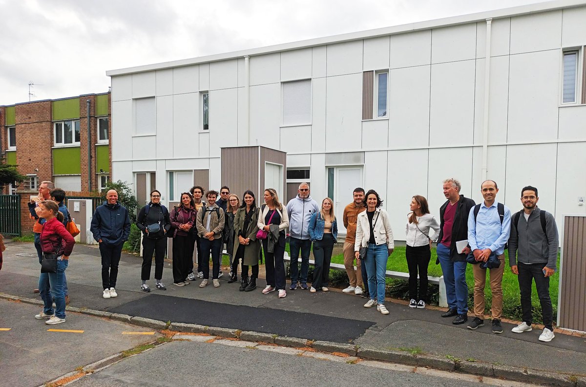 VilogiaGroupe's tweet photo. Aujourd’hui on accueille une délégation 🇪🇺 pour visiter deux de nos sites @EnergiesprongFR, 

→ 160 logements individuels à @Wattrelos 

→ 32 logements collectifs à @roubaix, en cours dans le cadre du projet Mustbe0. https://t.co/rFJcpguWqt