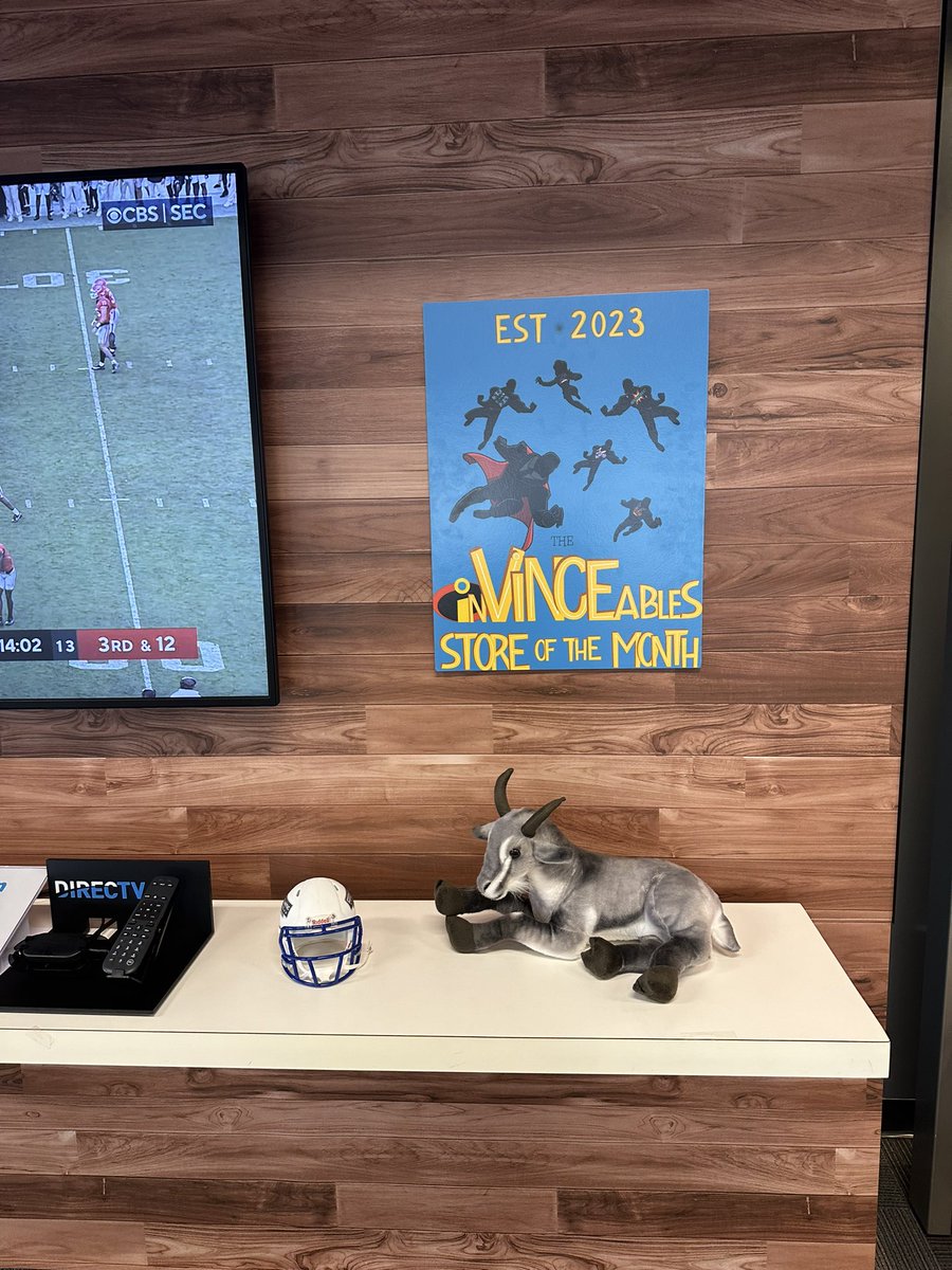 CoachMel__'s tweet photo. Team “GOATS” finished as the #1 Location in #inVINCEables for the month of August💪🏽🫣🎉 We were missing 5 reps &amp; 1 amazing leader from the picture but we couldn’t have achieved this without each of their contributions🫡🐐 I’m thankful for all you do!
 Team Goats for the Win!🐐💨 https://t.co/XzFt4CKHs0