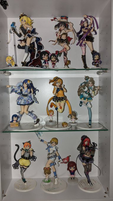 コレクションケース(LEDライト付き)というものを買ってみた。
全然足りないから増設しなければならないやも。
あとLEDライトがついてなかった。 