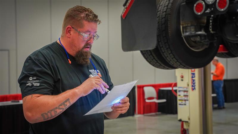TRUCKINGdotORG's tweet photo. Doug Nickels of FedEx Freight took home the #TMCSuperTech23 Grand Champion title last night at the #TMCFall23 TMCSuperTech Awards Banquet in Cleveland. Let's all congratulate π him on his win! π
Read more π https://t.co/gB5hitfjnW https://t.co/xhjCrmEsEs