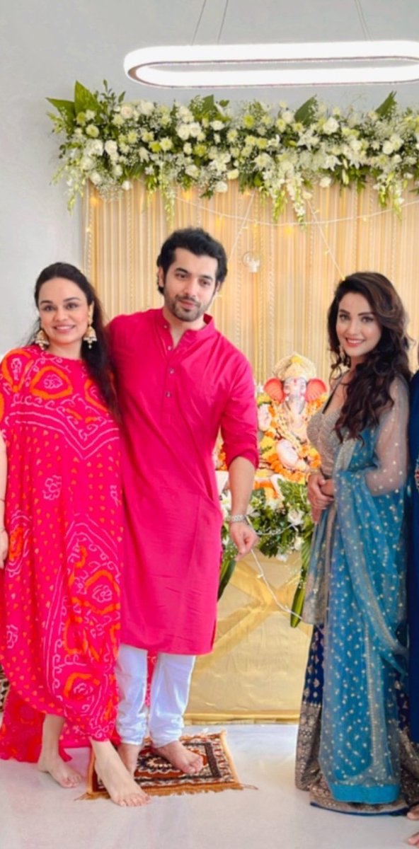 ShrutiS01775512's tweet image. Too much prettiness in one frame ❤️‍🩹😭🫶
#Ripsha #Shadaa #SharadMalhotra