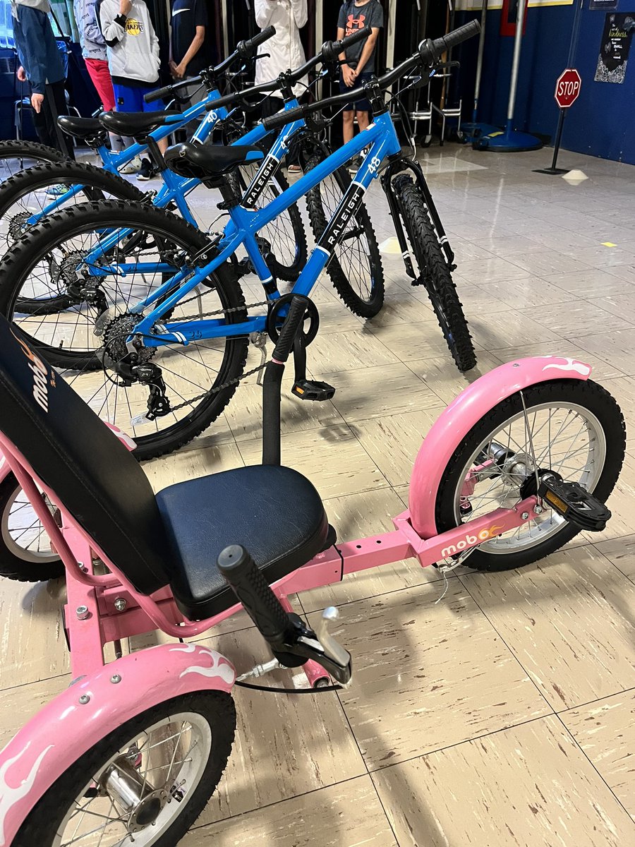 missfreemanHPE's tweet image. Lesson #3 @RIDOTNews bike program! 
Students learned bicycle hand signals &amp;amp; how to use them while riding.  🚴‍♂️
All studnts were able to participate using a bike that matched their learning needs. 
#bike #trike #handsignals
@Hampden_Meadows