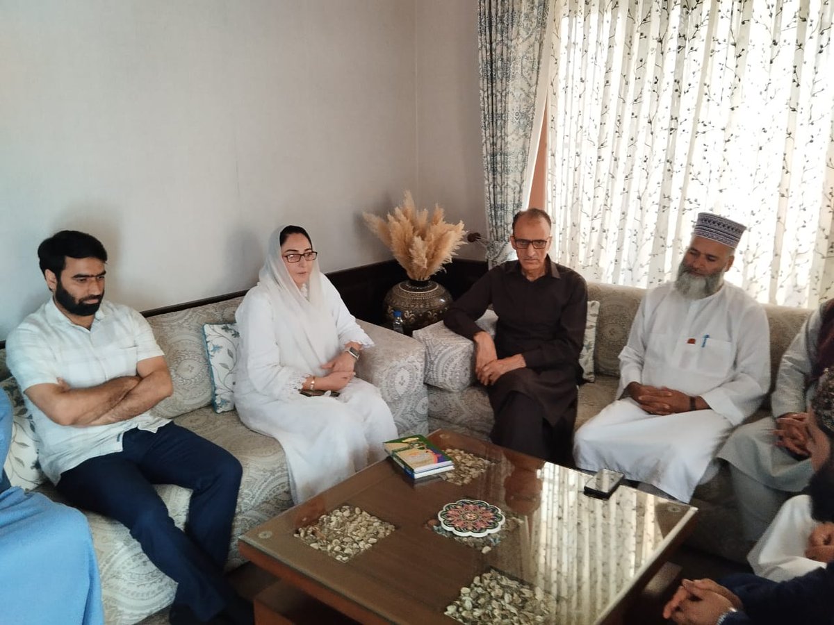 drdarakhshan's tweet photo. Just after my arrival in valley, visited the residence of retired IPS Officer, Ex IGP Kashmir Jenab #GhulamHassanBhat Sahib in Srinagar to condole him & his family on the martyrdom of the brave son Shaheed #HumayunBhat (Dy Superintendent of Police), who gave ultimate sacrifice in the fatal terror attack at Kokernag a few days back. The pain of brother Ghulaam Hassan Bhat & his family is beyond any measure and the loss of the young officer son is a life time shock. I share the pain of Bhat Sahib. May God grant highest place in Jannah to the young martyr & grant courage to the family to bear the losss. A Majlis-e-Fatiha was held for the departed hero by the Maulana Sahiban of J&K Waqf Board.
@diprjk
@JmuKmrPolice
@KashmirPolice
@SrinagarPolice
@manojsinha_
@OfficeOfLGJandK