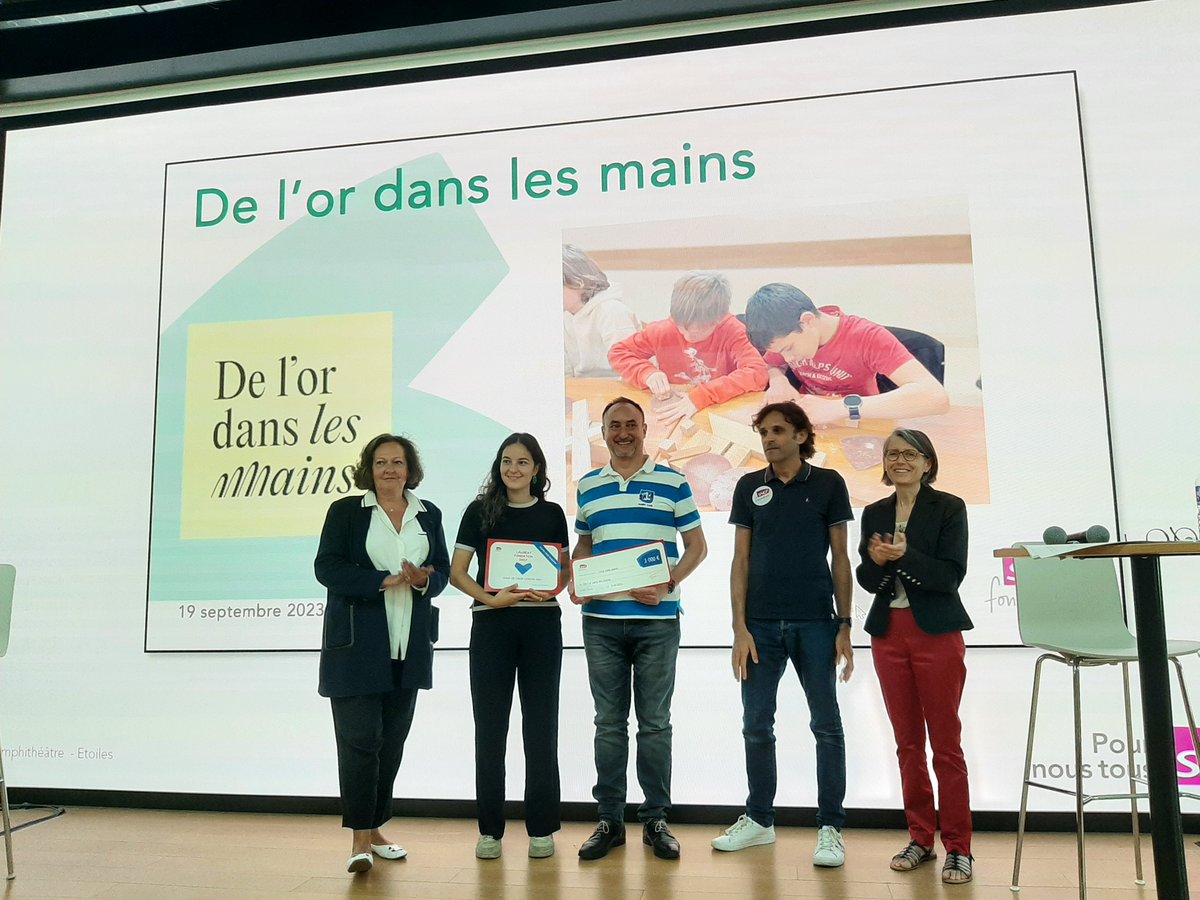 Félicitations à l'association <a href="/Delordslesmains/">De l’or dans les mains</a>  qui a remporté hier le Coup de Cœur du Jury, décerné par la <a href="/FondationSNCF/">Fondation SNCF</a> .

Cette aide supplémentaire leur permettra de poursuivre leurs actions en faveur de la #transmission des savoir-faire en <a href="/RCValdeLoire/">Région Centre-Val de Loire</a>.