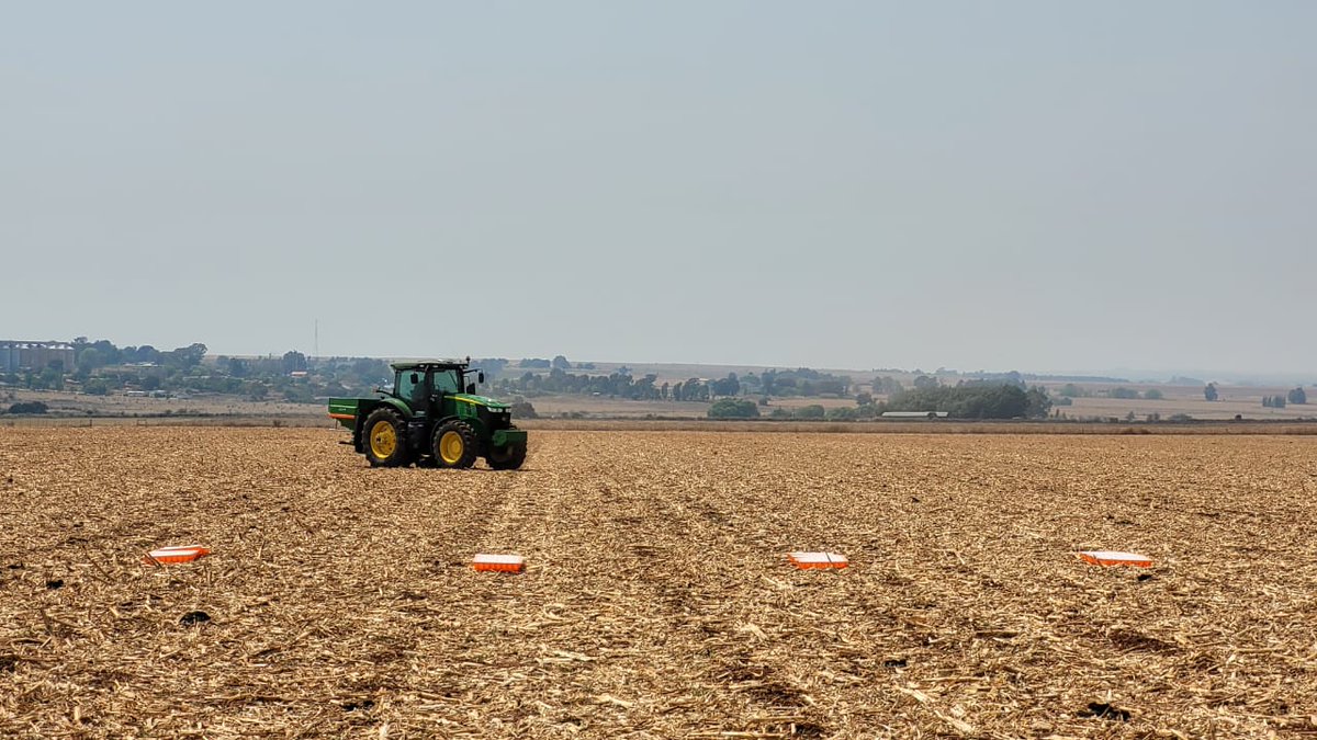 FalconAgriEquip's tweet photo. #delivery of the @Amazone ZA-V 1700 Profis Tronic Spreader with the help of @ObaroGroup Brits. Everyone did such a great job that the client bought 2️⃣!
Well done!!🤜🤛
#Falcon #Amazone #Obaro #TOUGH #TAAI #farmer https://t.co/8FmZzPwd09