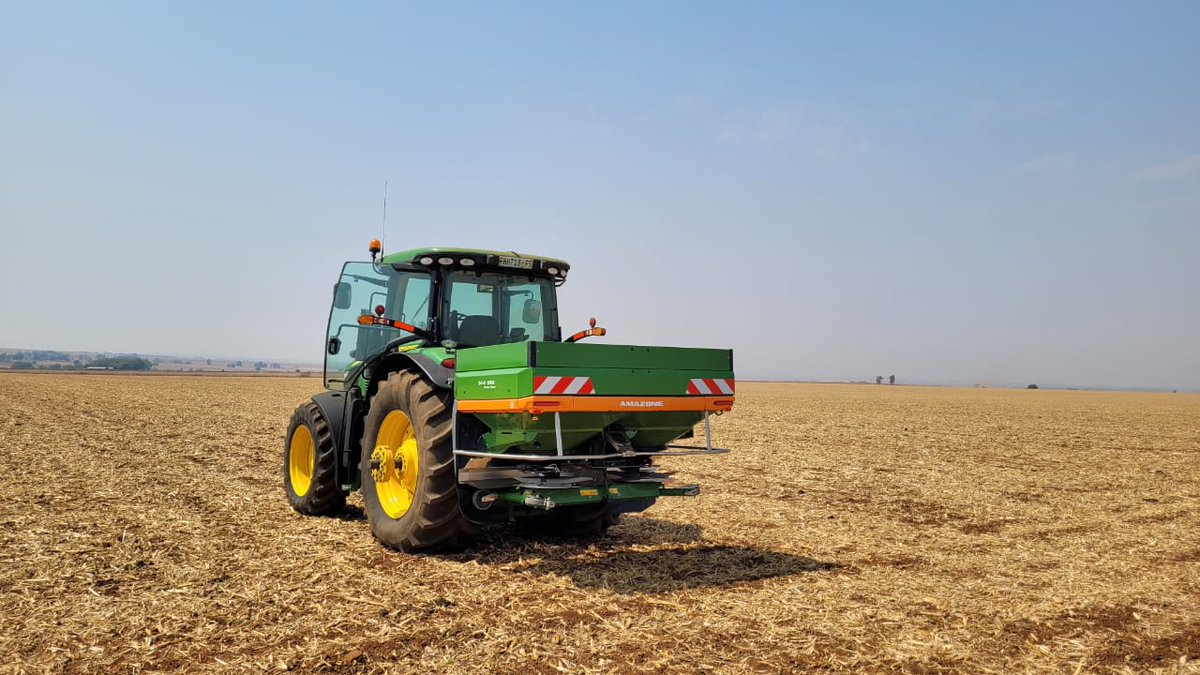 FalconAgriEquip's tweet photo. #delivery of the @Amazone ZA-V 1700 Profis Tronic Spreader with the help of @ObaroGroup Brits. Everyone did such a great job that the client bought 2️⃣!
Well done!!🤜🤛
#Falcon #Amazone #Obaro #TOUGH #TAAI #farmer https://t.co/8FmZzPwd09