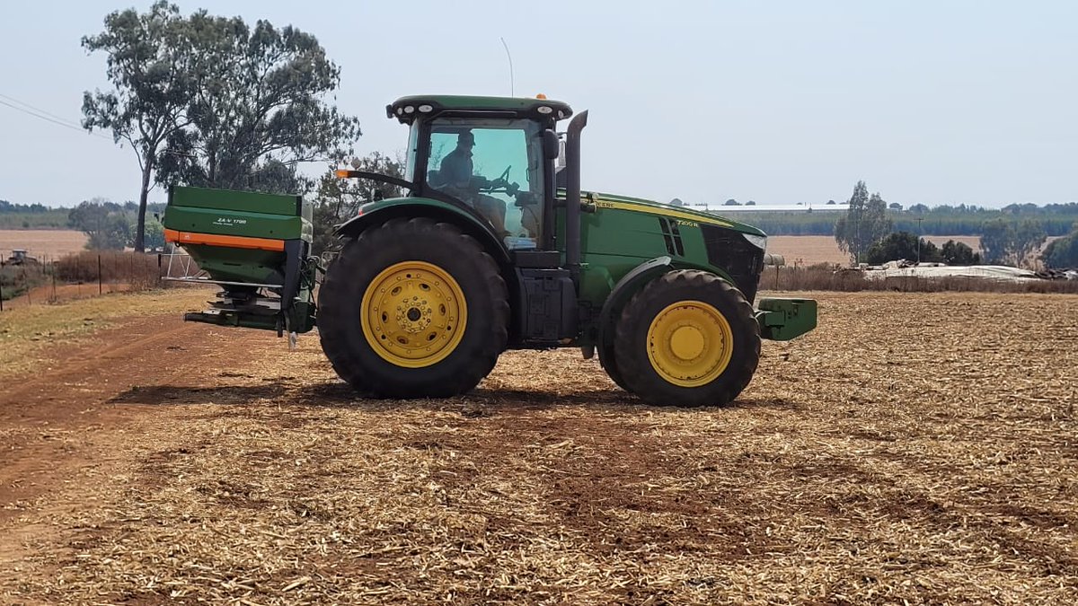 FalconAgriEquip's tweet photo. #delivery of the @Amazone ZA-V 1700 Profis Tronic Spreader with the help of @ObaroGroup Brits. Everyone did such a great job that the client bought 2️⃣!
Well done!!🤜🤛
#Falcon #Amazone #Obaro #TOUGH #TAAI #farmer https://t.co/8FmZzPwd09