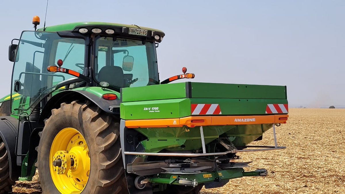 FalconAgriEquip's tweet photo. #delivery of the @Amazone ZA-V 1700 Profis Tronic Spreader with the help of @ObaroGroup Brits. Everyone did such a great job that the client bought 2️⃣!
Well done!!🤜🤛
#Falcon #Amazone #Obaro #TOUGH #TAAI #farmer https://t.co/8FmZzPwd09