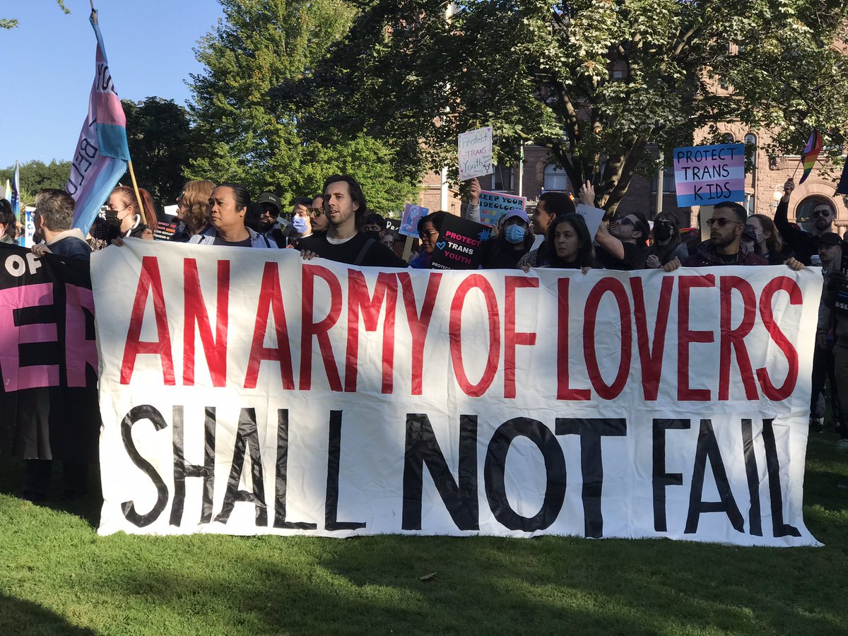 DeenaLadd's tweet photo. Standing up for #TransRights in #Toronto 💪🏾🌈💪🏾💜🌈💜 #TransRightsAreHumanRights https://t.co/JDQzQbv0m6