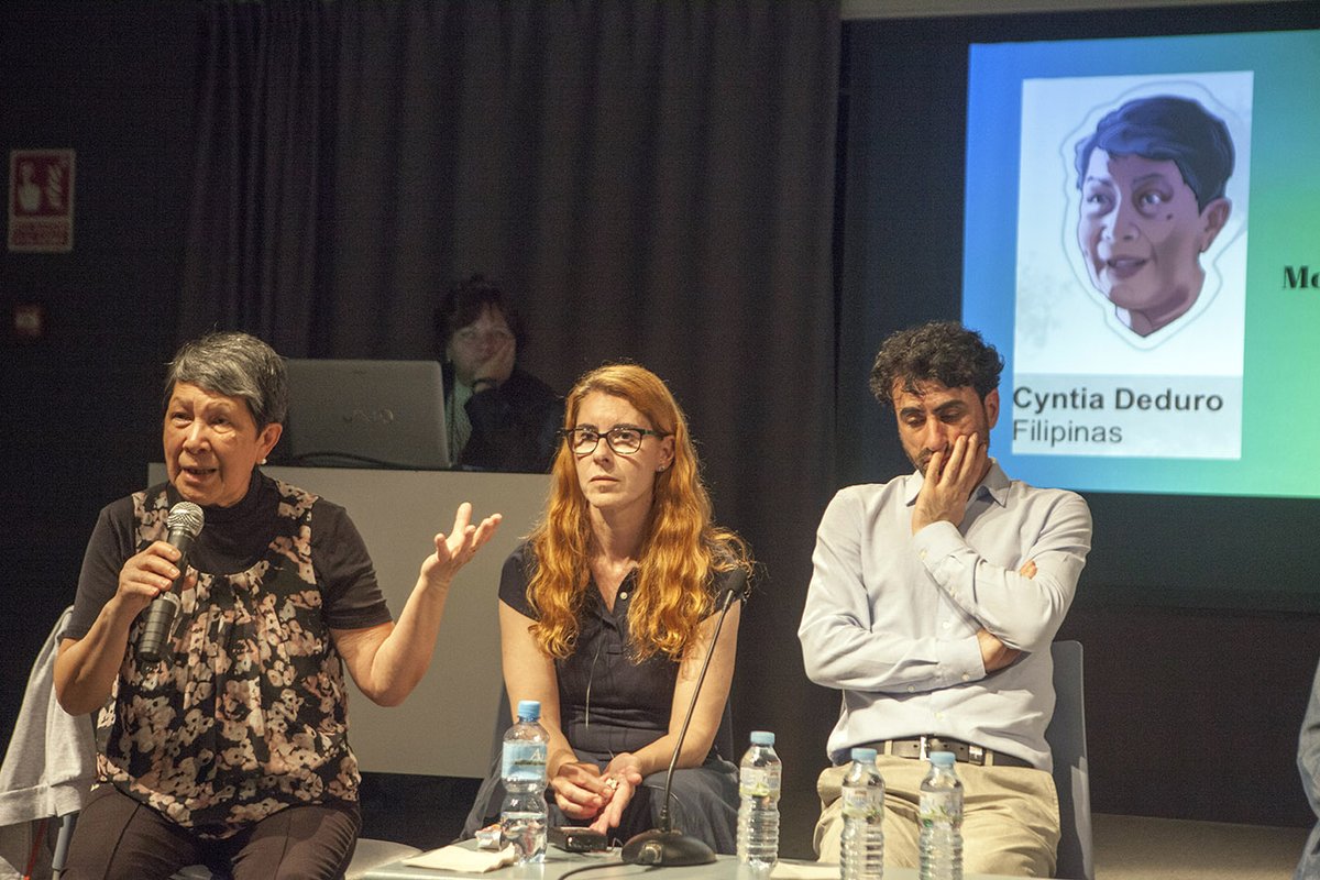 MiradaColibri's tweet photo. 🗣️"Los gobiernos nunca han priorizado la defensa de la vida de los pueblos indígenas, desplazándolos hacia las montañas donde no hay terrenos para cultivar y vivir".
🌏Cynthia Deduro lleva más de 50 años defendiendo los #DDHH en #Filipinas.
#EscuelaDefensoras #JusticiaAmbiental https://t.co/rDKFwf38aP