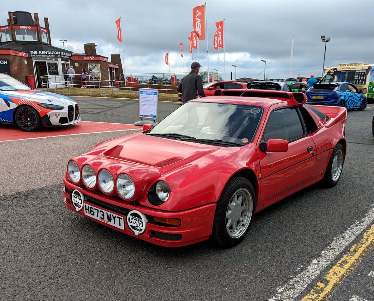 TOGTanner's tweet photo. Ok some seriously cool cars now, two genuine #Ford #RS200's the red one is one of 4 factory red ones produced 🤩#BrandsHatch #FordPowerLive #rallycar https://t.co/7nWtO6vtyd