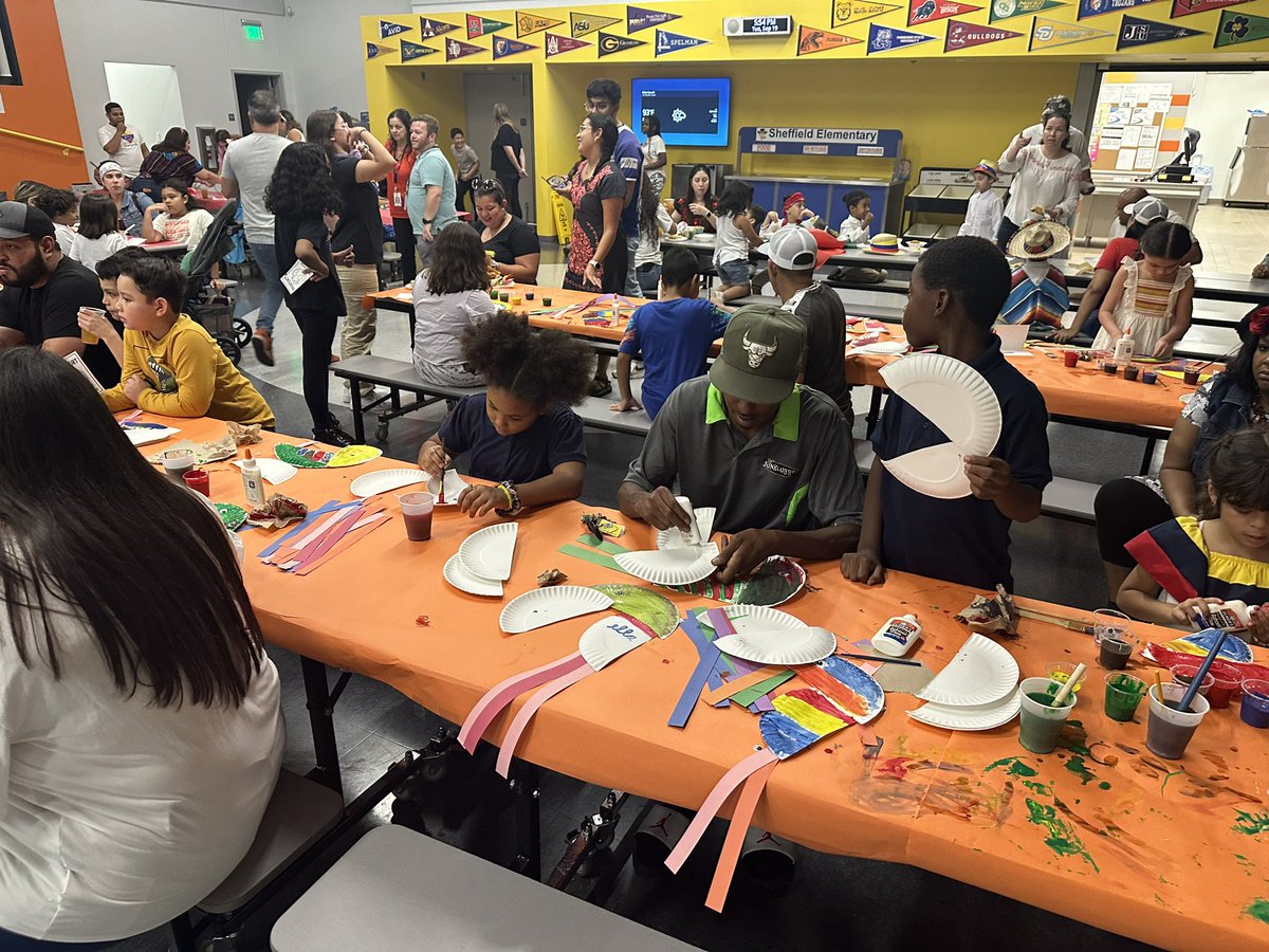 Shelton_Reads's tweet photo. Loved seeing Sheffield families at our Hispanic Heritage Celebration last night! So much fun! #SheffieldSHINES https://t.co/SuEQeQQc9h