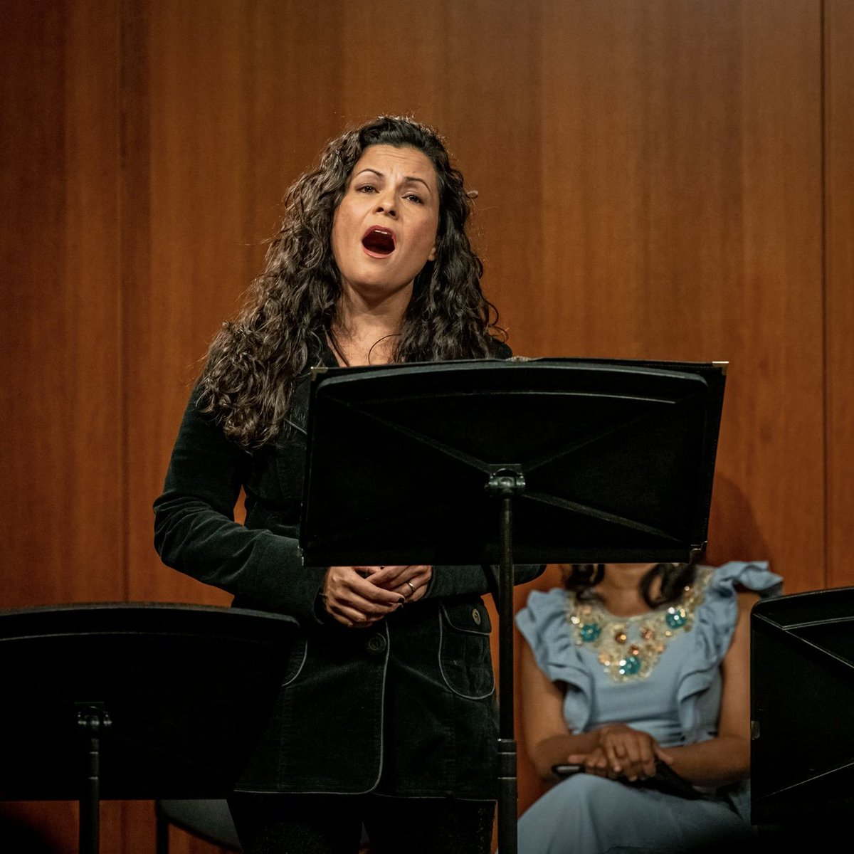 Cecilia Duarte is no stranger to 5BMF! Don't miss her this season in "Reencuentros" alongside Trio Chapultepec and percussionist Jesús Pacheco. Performances take place on September 29 (Brooklyn) and 30 (Queens) -- get your tickets now! 5bmf.org/events/reencue…

#5BMF #FiveBoroughs