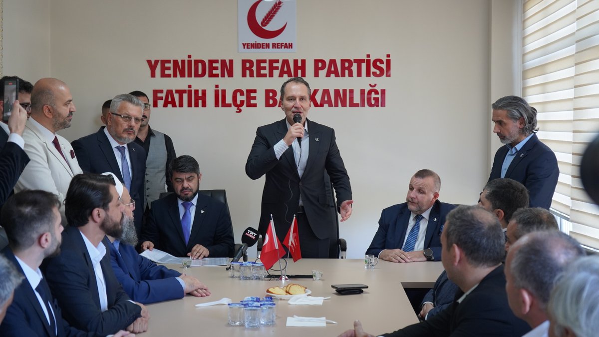 Genel Başkanımız Dr. Fatih Erbakan, Fatih İlçe Başkanlığımızı ziyaret ederek çalışmalar hakkında bilgi aldı.